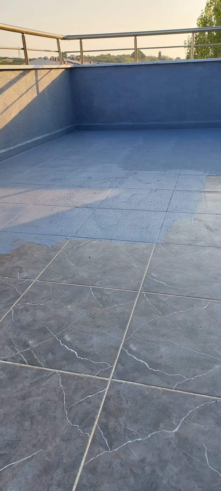 Teras yalıtım kaplaması (uygulama sırasında)