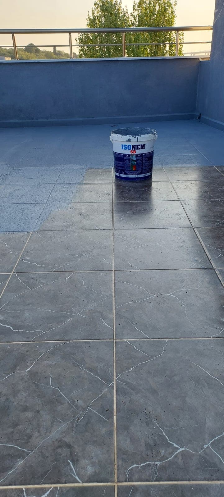 Teras yalıtım kaplaması (uygulama sırasında)